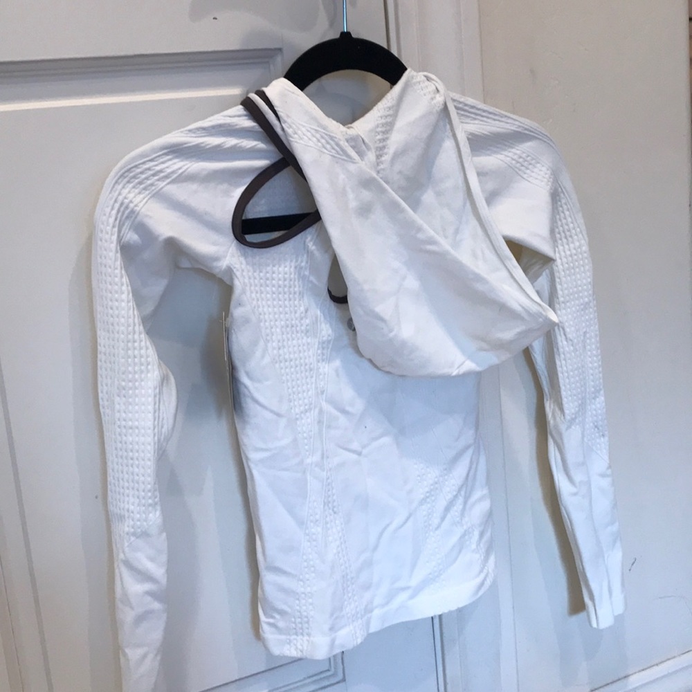 NUX universal hood athletic top